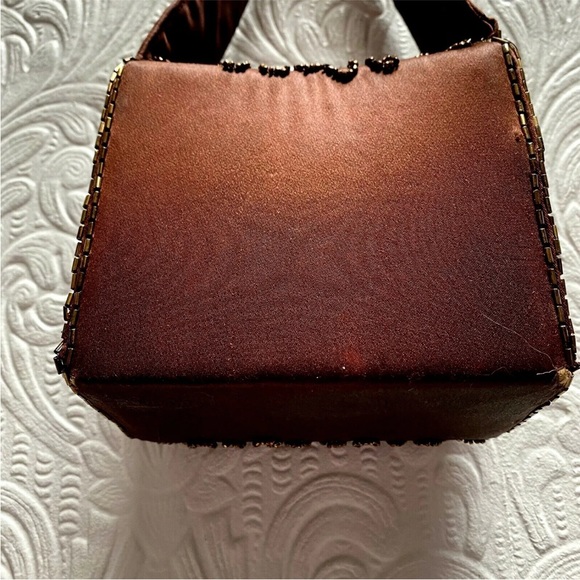 BEAUTIFUL Vintage 1940’s Carnival Glass Beaded Brown Silk Box Purse - Picture 11 of 11